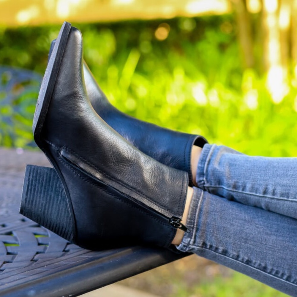 Zodiac Robyn Block Heel Bootie in Black Leather, Size 11 - New in Box/NIB